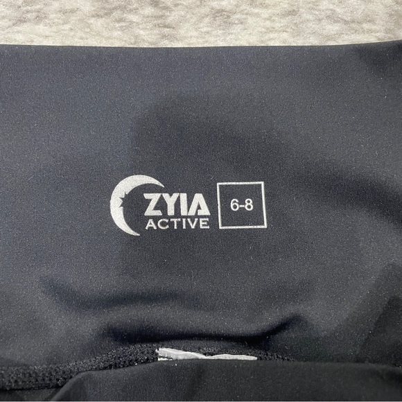 ZYIA Active Leopard Cropped Leggings - Picture 7 of 10